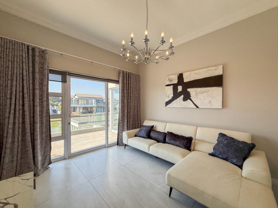 5 Bedroom Property for Sale in The Islands Estates North West